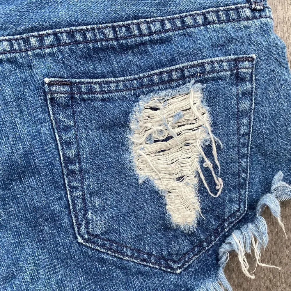 Destroyed Denim Cutoff Shorts‎